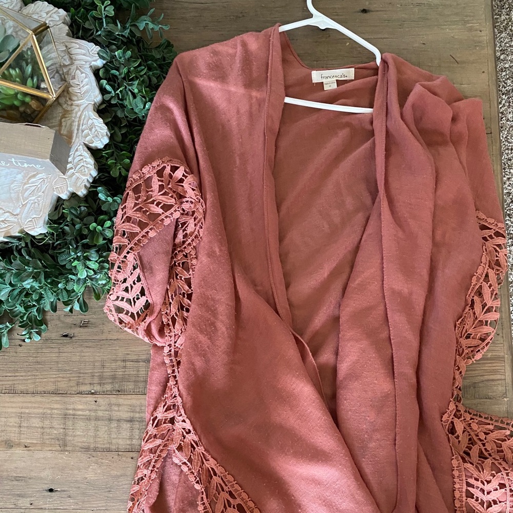 GUC kimono some pulling as pictured♥️